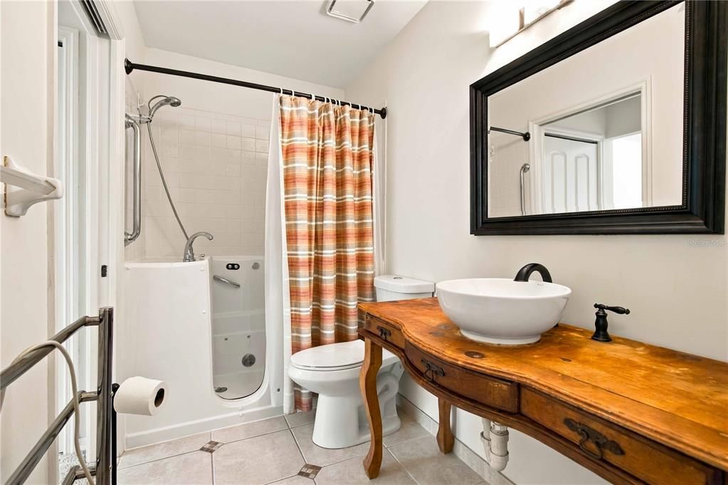 For Sale: $264,900 (3 beds, 2 baths, 1350 Square Feet)