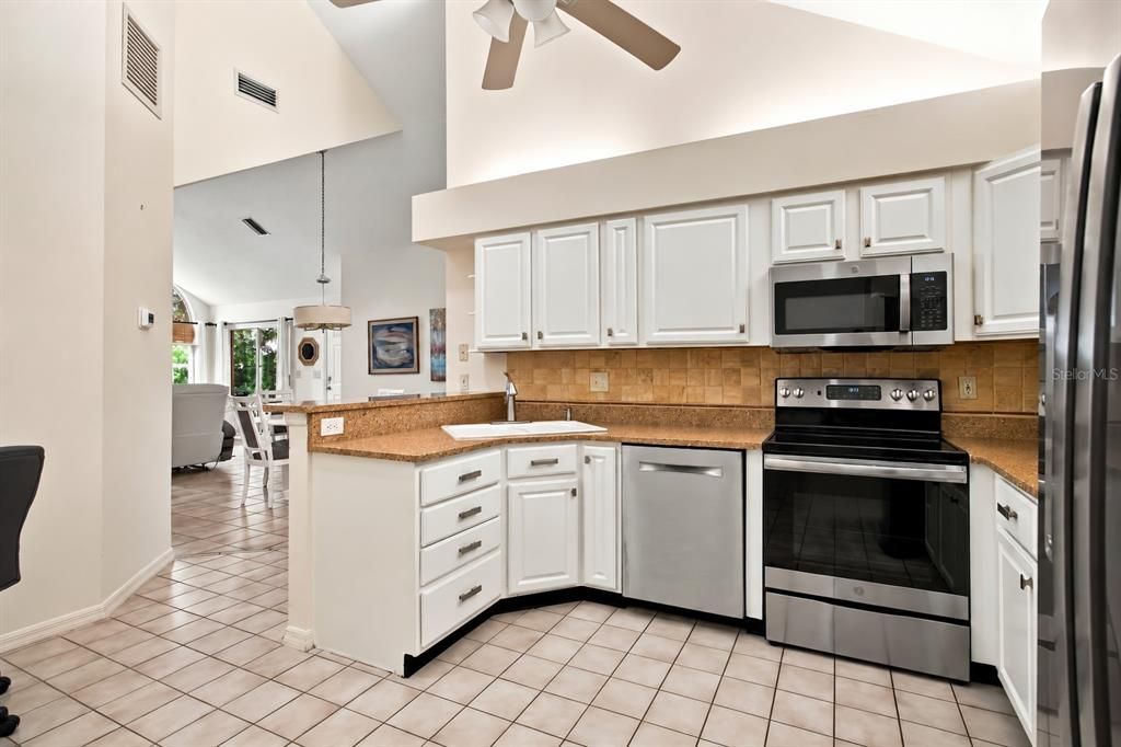 For Sale: $264,900 (3 beds, 2 baths, 1350 Square Feet)