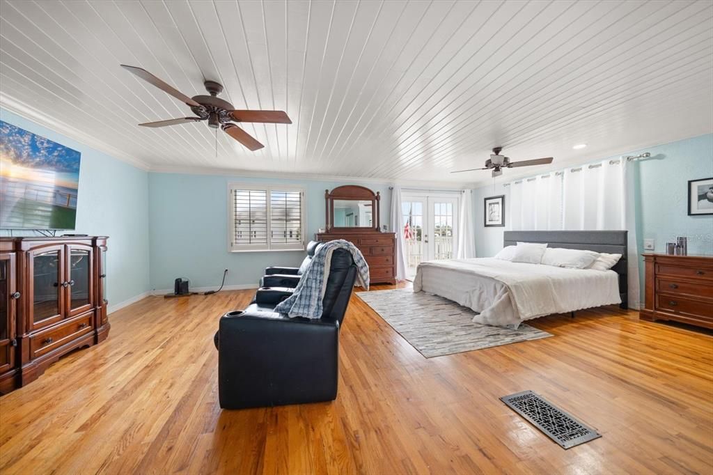 For Sale: $975,000 (2 beds, 0 baths, 2114 Square Feet)