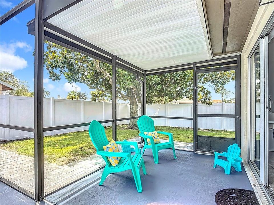For Sale: $364,999 (2 beds, 2 baths, 1330 Square Feet)