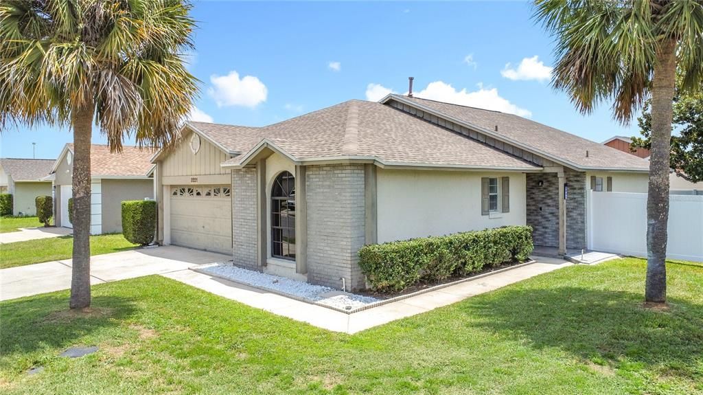 For Sale: $364,999 (2 beds, 2 baths, 1330 Square Feet)