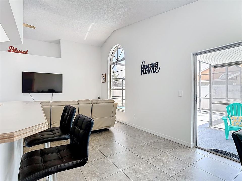 For Sale: $364,999 (2 beds, 2 baths, 1330 Square Feet)