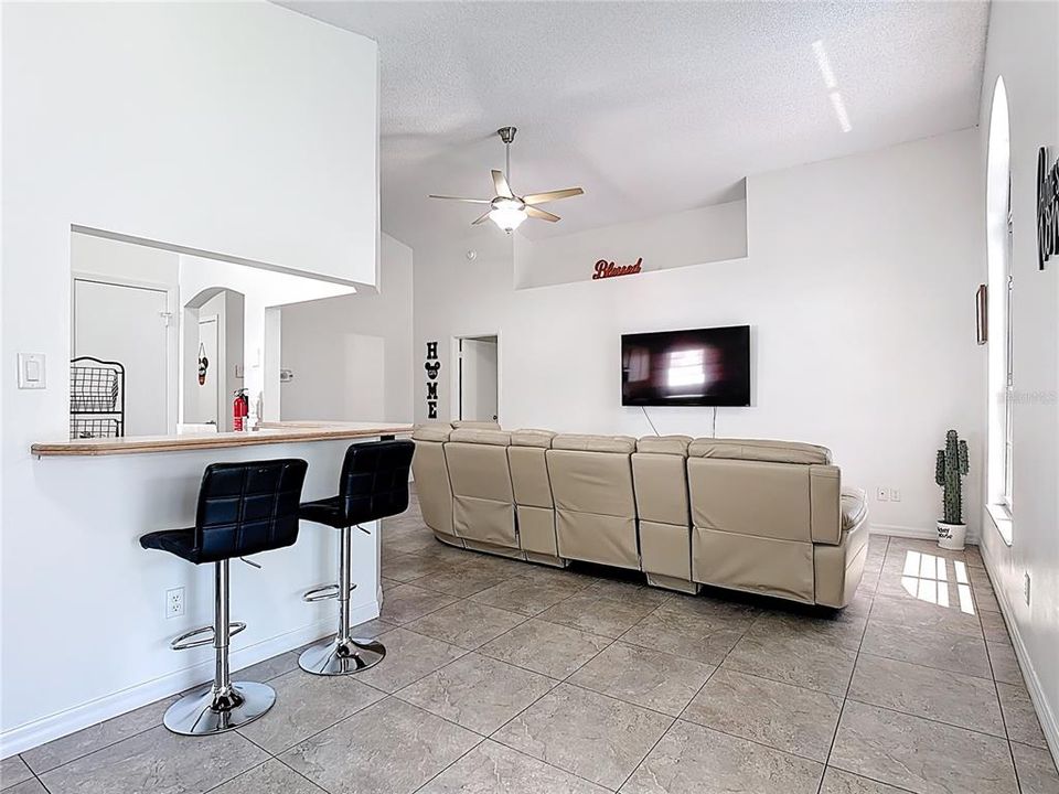 For Sale: $364,999 (2 beds, 2 baths, 1330 Square Feet)
