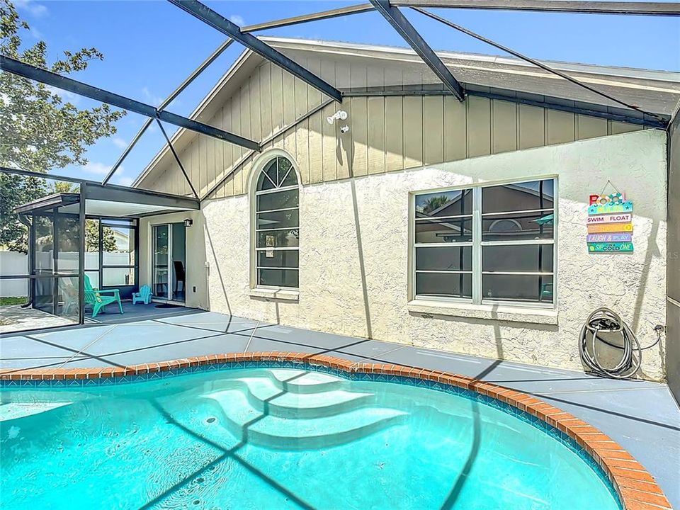 For Sale: $364,999 (2 beds, 2 baths, 1330 Square Feet)