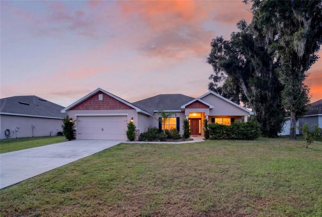 For Sale: $349,900 (4 beds, 3 baths, 2300 Square Feet)