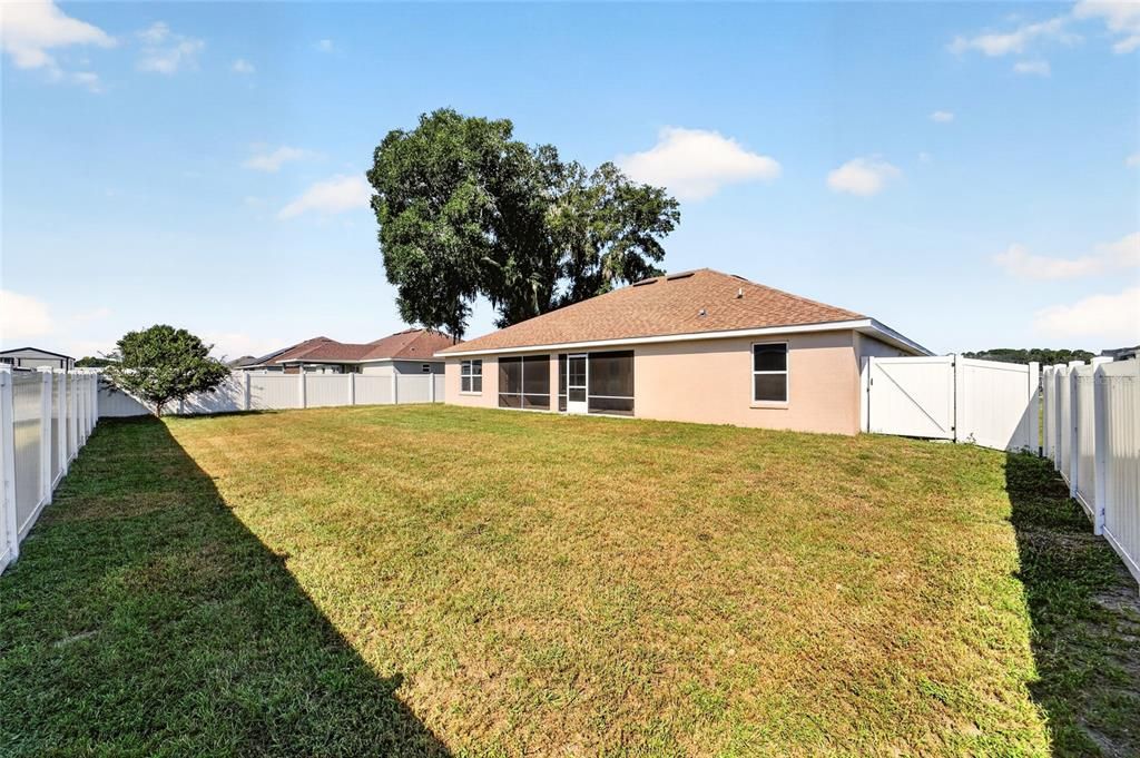 For Sale: $349,900 (4 beds, 3 baths, 2300 Square Feet)