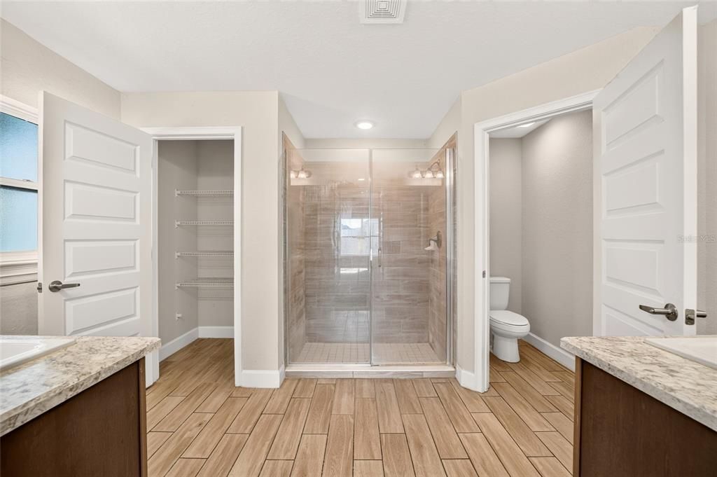 For Sale: $349,900 (4 beds, 3 baths, 2300 Square Feet)