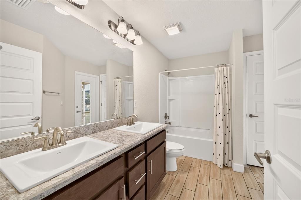 For Sale: $349,900 (4 beds, 3 baths, 2300 Square Feet)