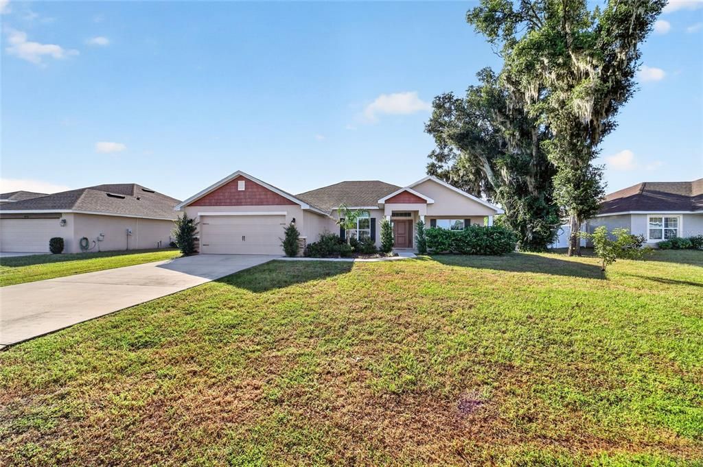For Sale: $349,900 (4 beds, 3 baths, 2300 Square Feet)