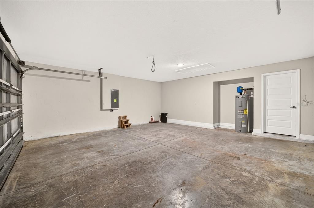 For Sale: $349,900 (4 beds, 3 baths, 2300 Square Feet)