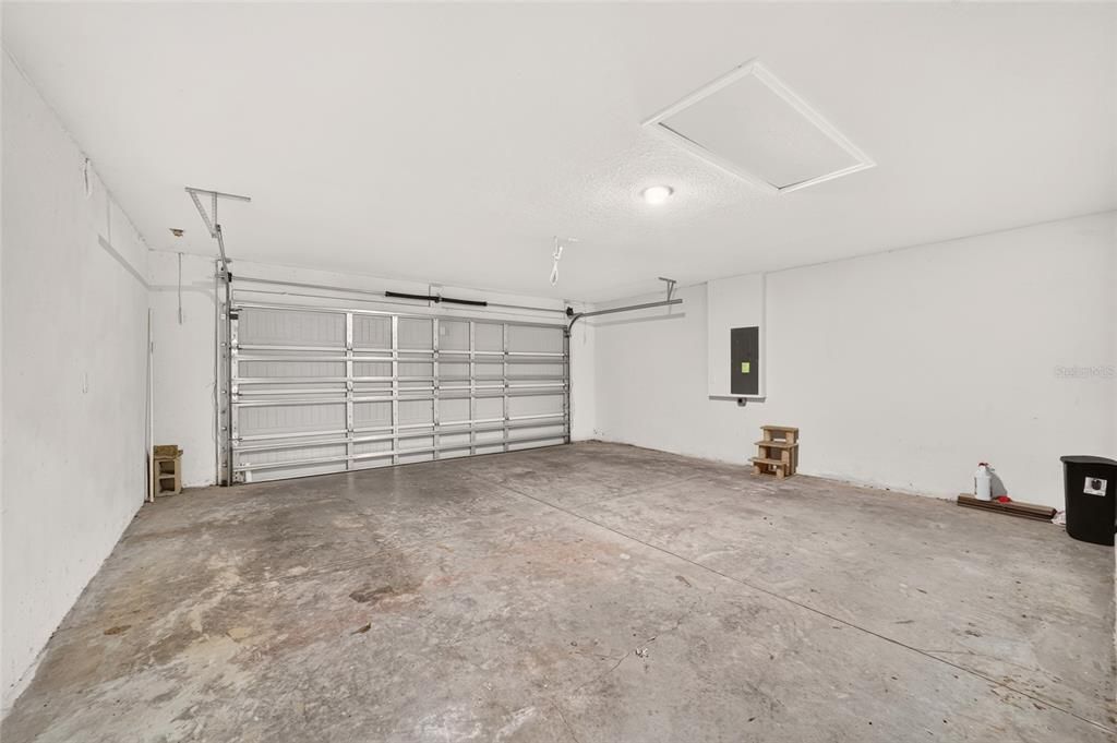 For Sale: $349,900 (4 beds, 3 baths, 2300 Square Feet)