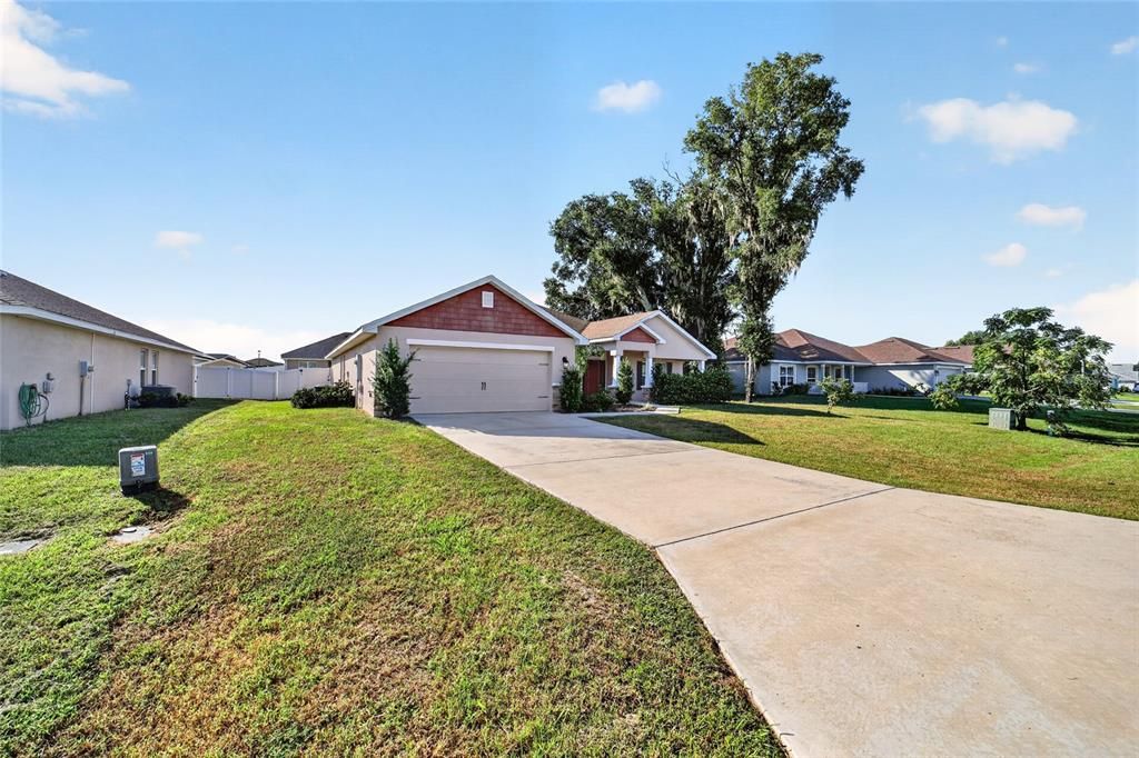 For Sale: $349,900 (4 beds, 3 baths, 2300 Square Feet)