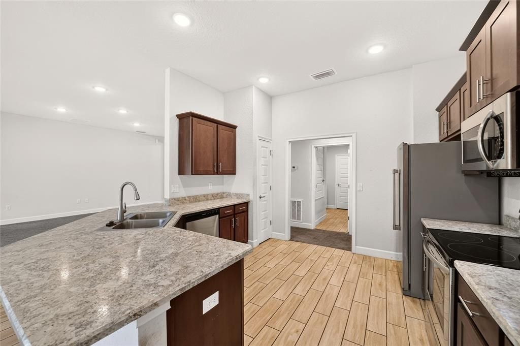 For Sale: $349,900 (4 beds, 3 baths, 2300 Square Feet)