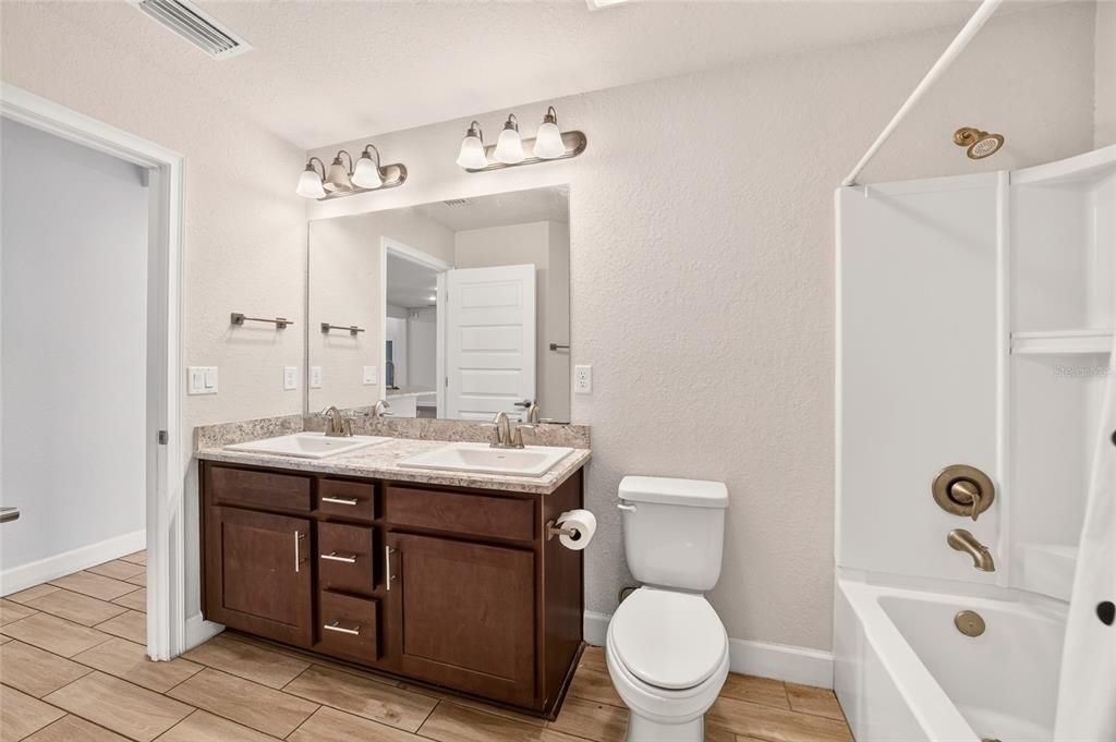 For Sale: $349,900 (4 beds, 3 baths, 2300 Square Feet)