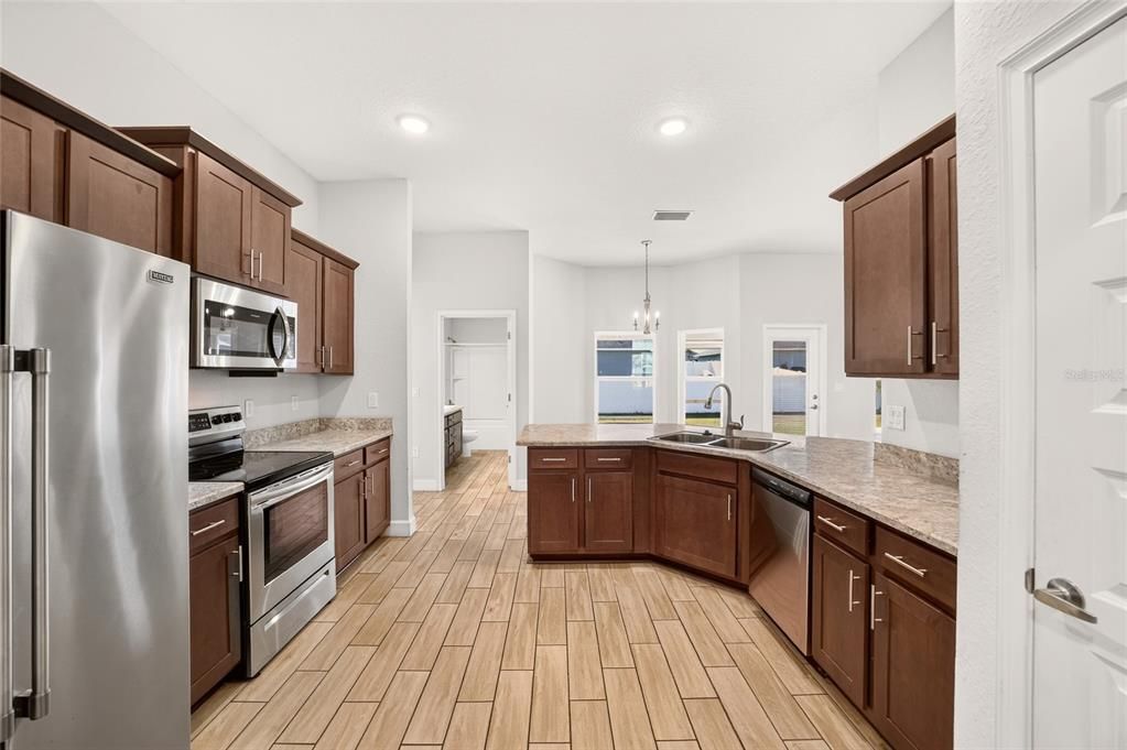 For Sale: $349,900 (4 beds, 3 baths, 2300 Square Feet)