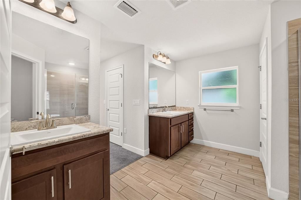 For Sale: $349,900 (4 beds, 3 baths, 2300 Square Feet)