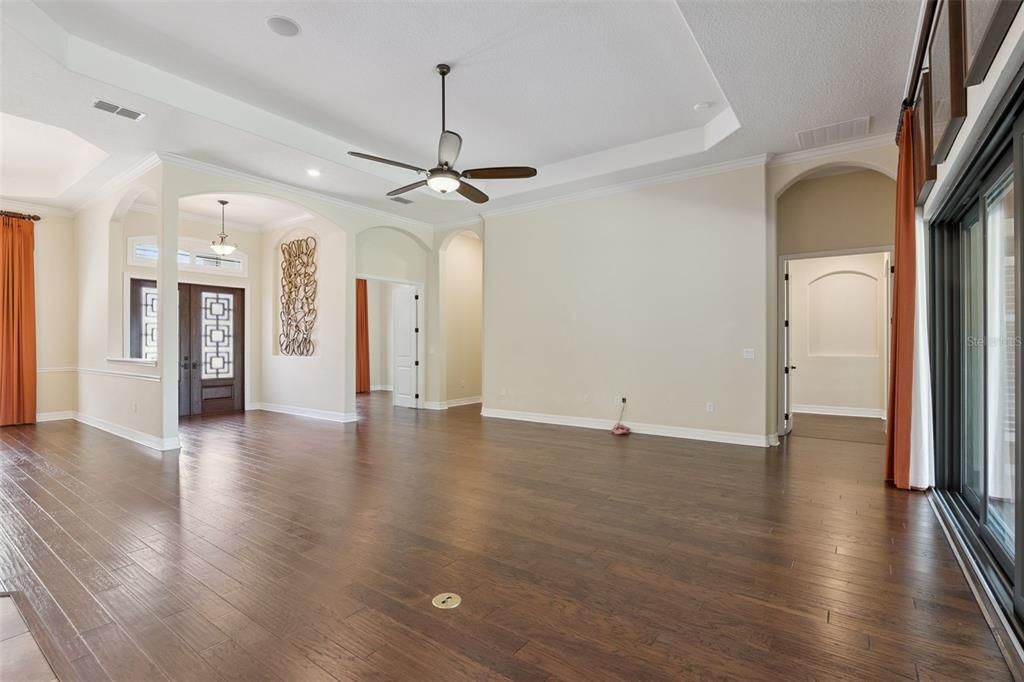 For Sale: $860,000 (4 beds, 2 baths, 3216 Square Feet)