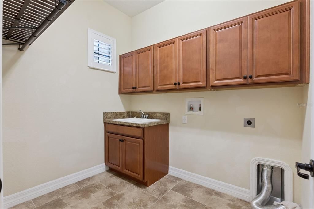 For Sale: $860,000 (4 beds, 2 baths, 3216 Square Feet)