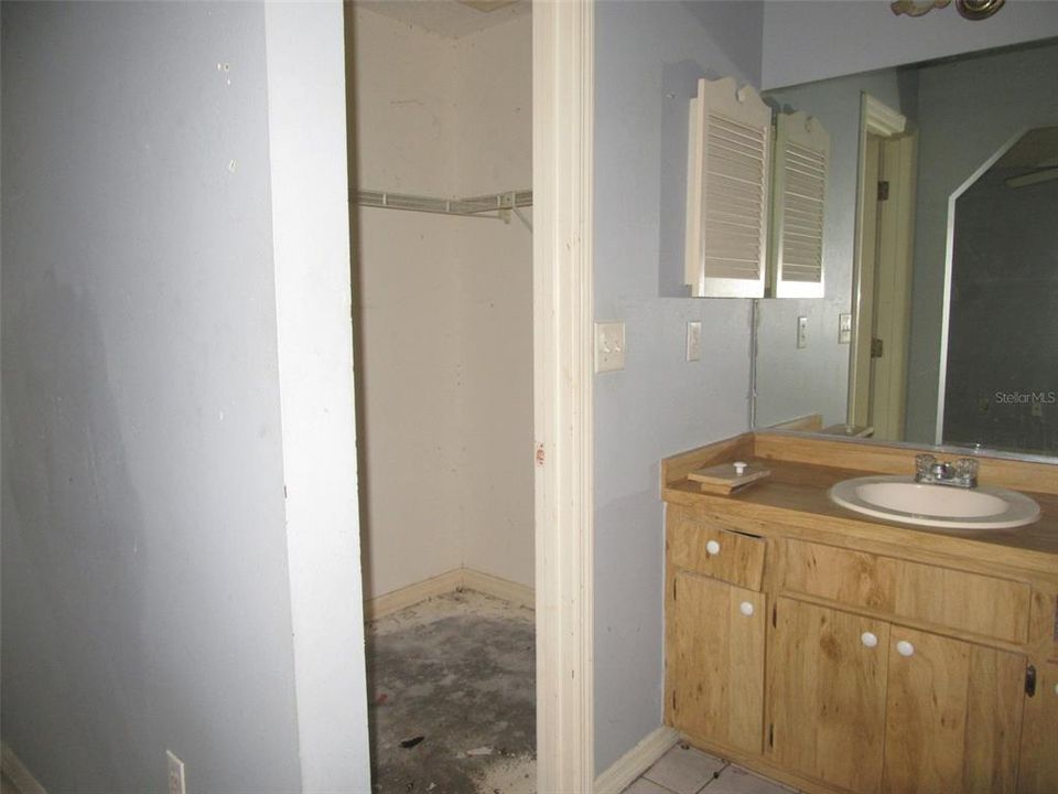 На продажу: $185,000 (2 спален, 2 ванн, 1326 Квадратных фут)