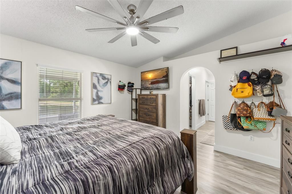 For Sale: $389,000 (3 beds, 2 baths, 1632 Square Feet)