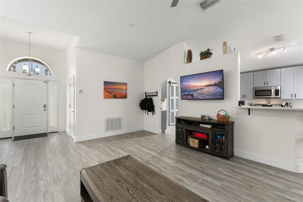 For Sale: $389,000 (3 beds, 2 baths, 1632 Square Feet)