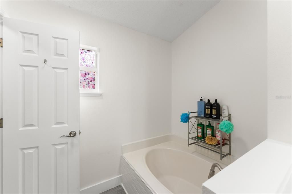 For Sale: $389,000 (3 beds, 2 baths, 1632 Square Feet)