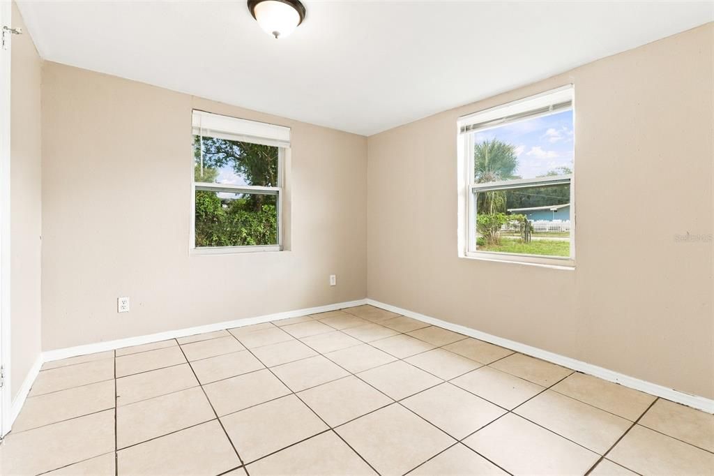 For Sale: $324,900 (3 beds, 2 baths, 1054 Square Feet)