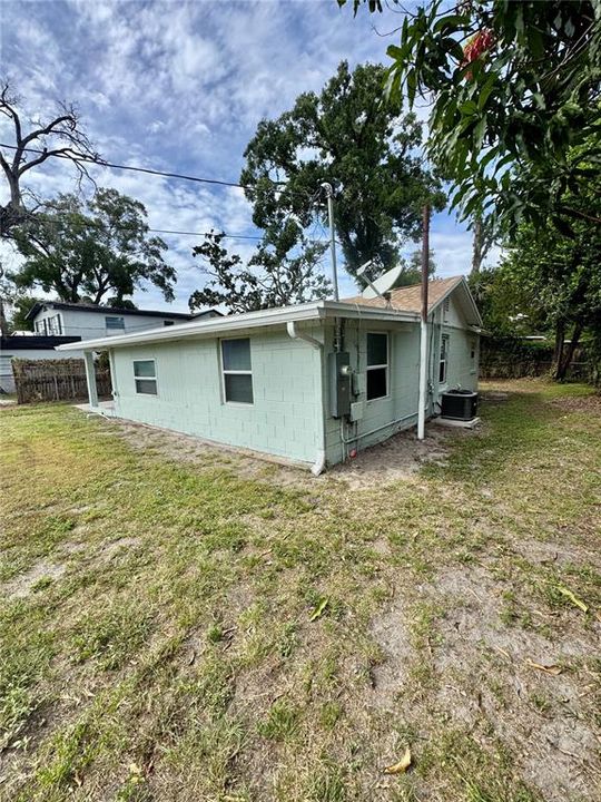 For Sale: $324,900 (3 beds, 2 baths, 1054 Square Feet)