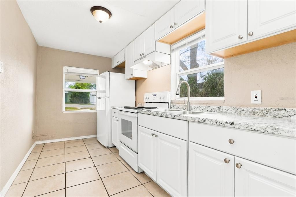 For Sale: $324,900 (3 beds, 2 baths, 1054 Square Feet)