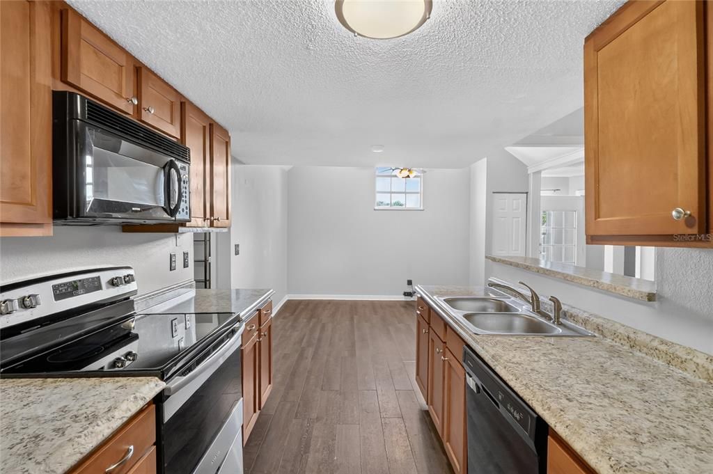 В аренду: $1,900 (2 спален, 2 ванн, 1492 Квадратных фут)