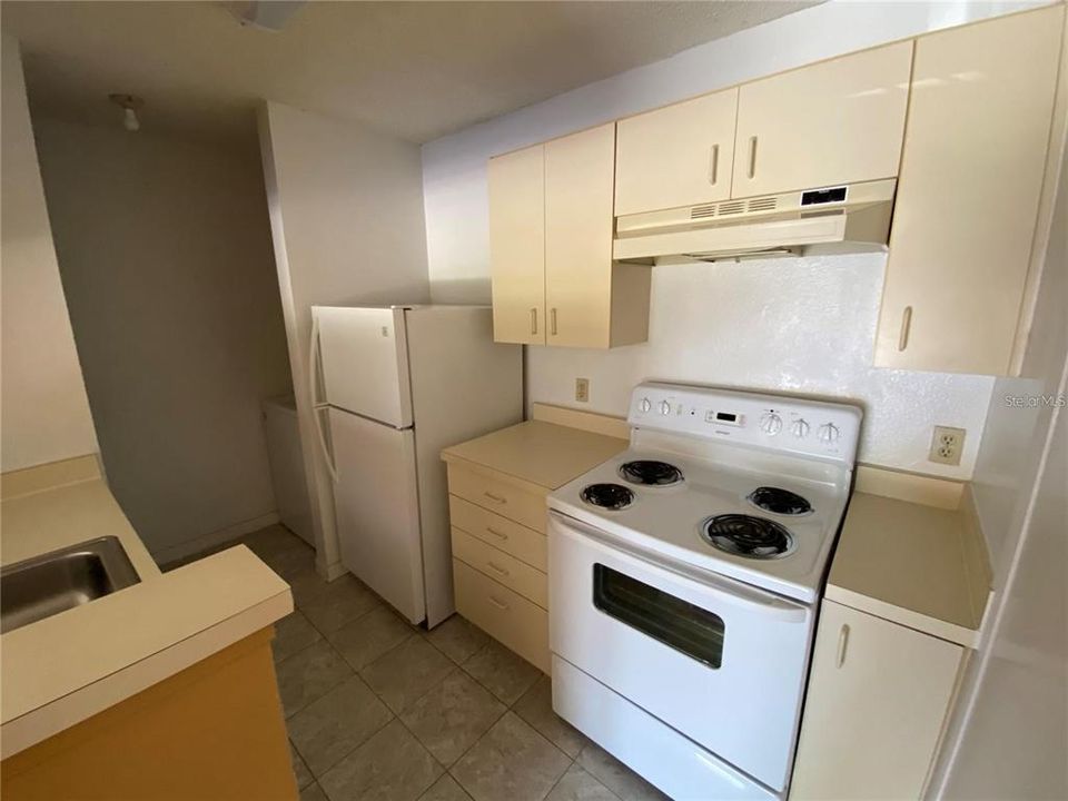 For Sale: $95,000 (1 beds, 1 baths, 644 Square Feet)