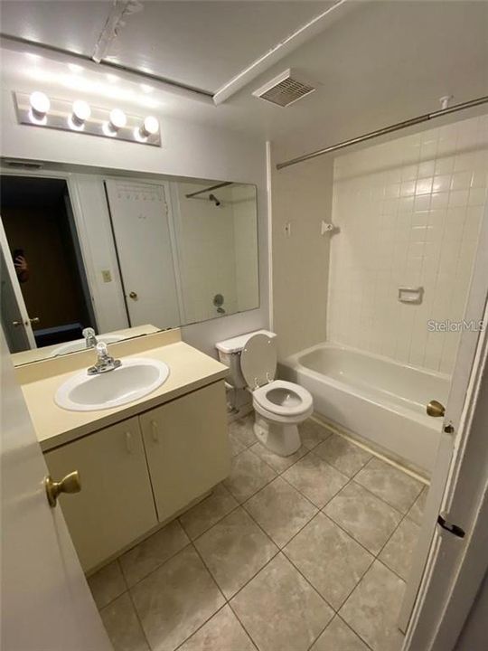 For Sale: $95,000 (1 beds, 1 baths, 644 Square Feet)