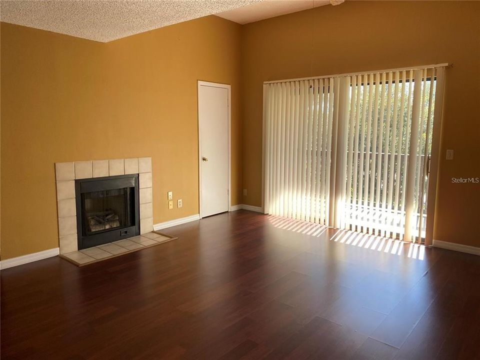 For Sale: $95,000 (1 beds, 1 baths, 644 Square Feet)