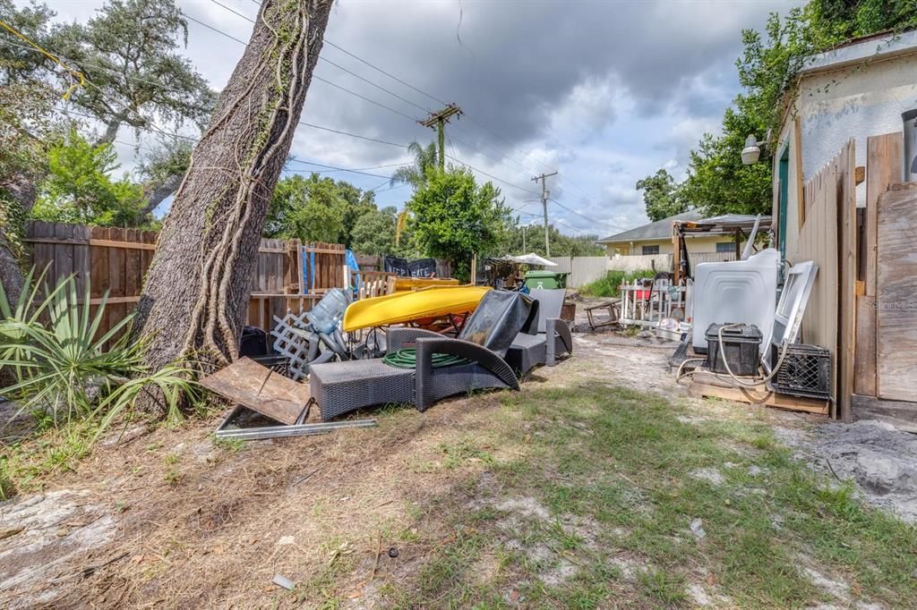 For Sale: $160,000 (1 beds, 1 baths, 512 Square Feet)