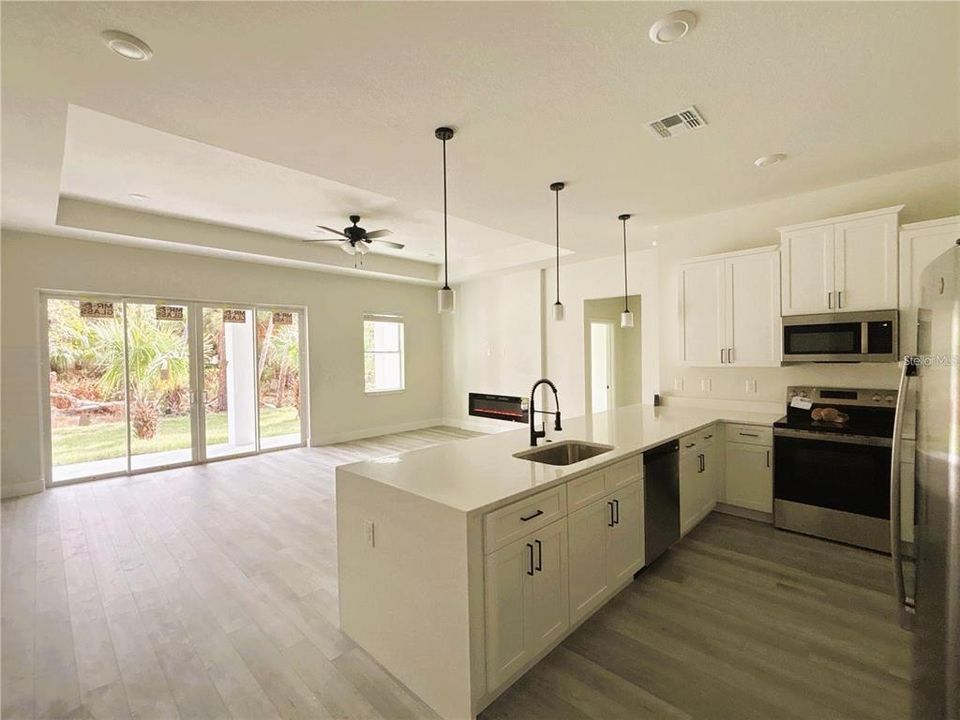 En Venta: $379,500 (4 camas, 2 baños, 2866 Pies cuadrados)