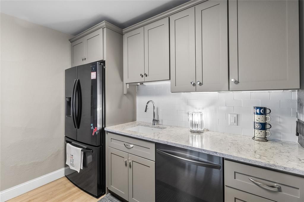 For Sale: $174,500 (1 beds, 1 baths, 850 Square Feet)