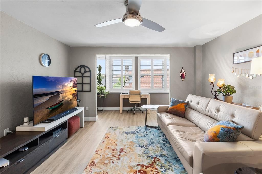 For Sale: $174,500 (1 beds, 1 baths, 850 Square Feet)