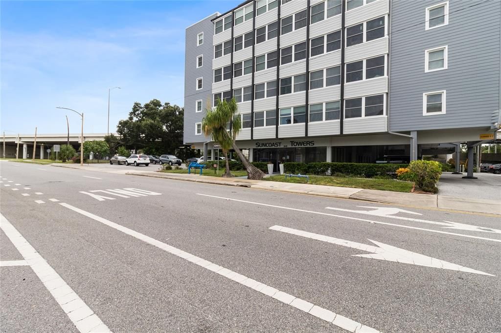 For Sale: $174,500 (1 beds, 1 baths, 850 Square Feet)