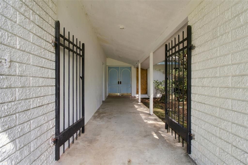En Venta: $1,081,000 (1.45 acres)