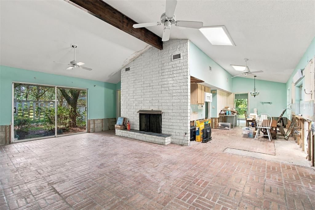 En Venta: $1,081,000 (1.45 acres)