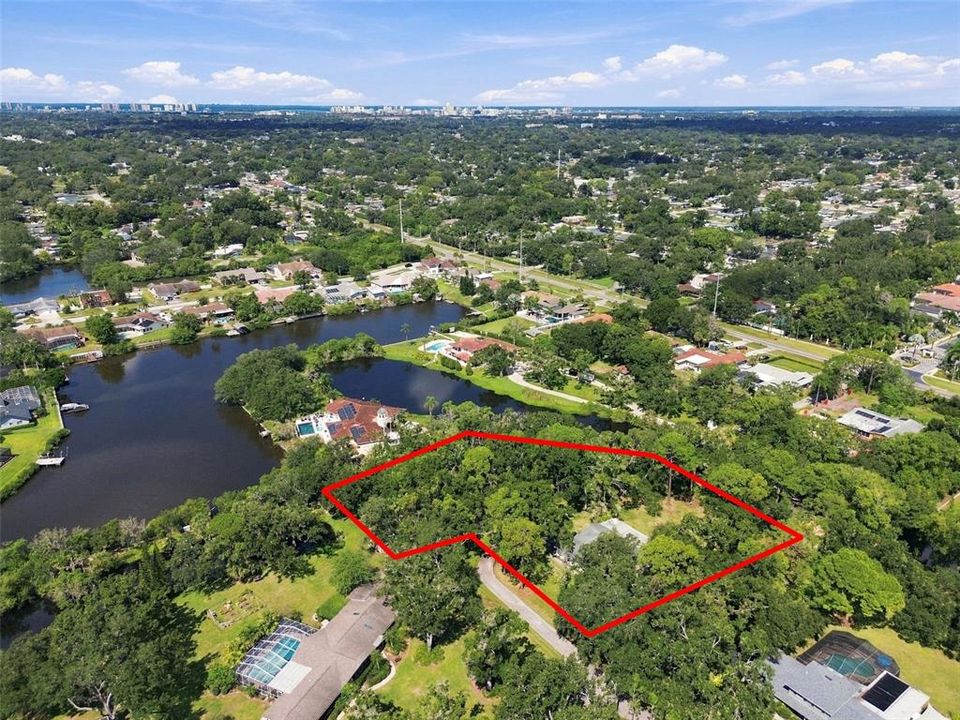 En Venta: $1,081,000 (1.45 acres)