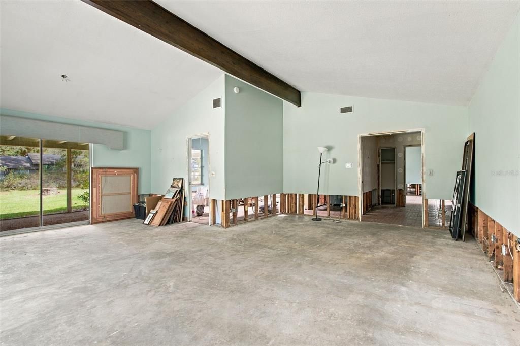 En Venta: $1,081,000 (1.45 acres)