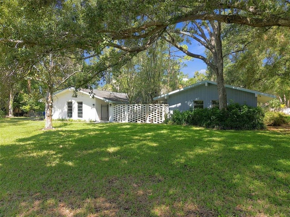 En Venta: $1,081,000 (1.45 acres)