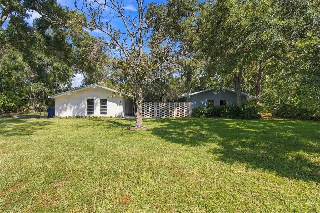En Venta: $1,081,000 (1.45 acres)