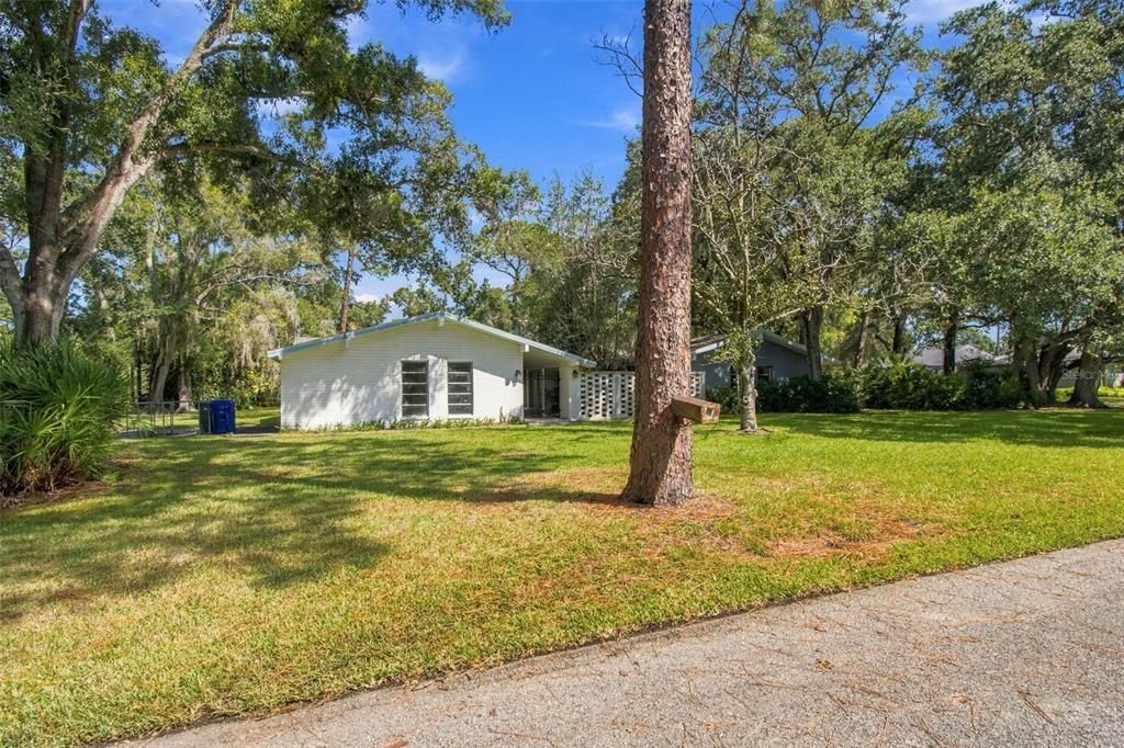 En Venta: $1,081,000 (1.45 acres)