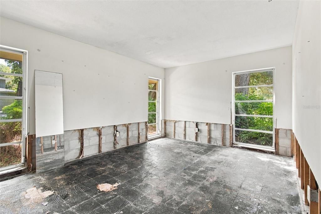 En Venta: $1,081,000 (1.45 acres)