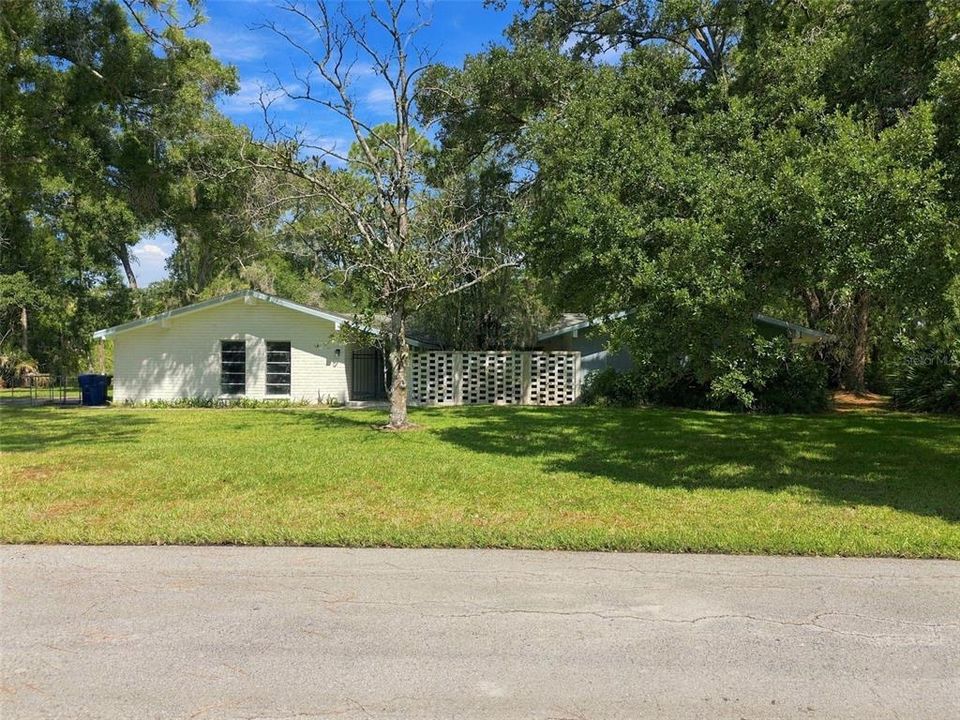 En Venta: $1,081,000 (1.45 acres)