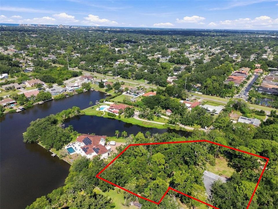 En Venta: $1,081,000 (1.45 acres)