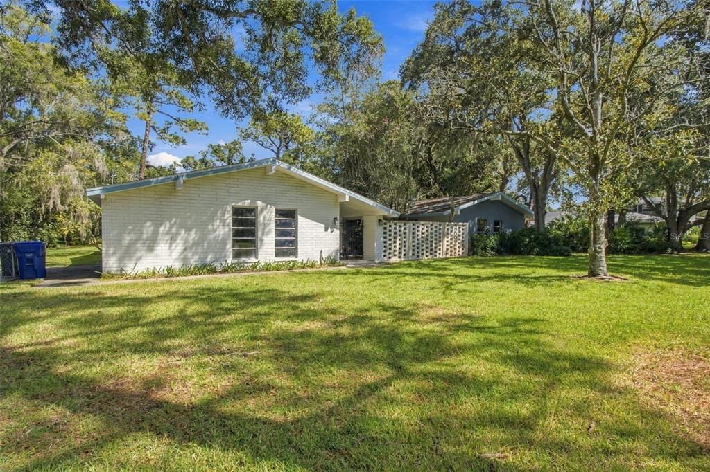 En Venta: $1,081,000 (1.45 acres)