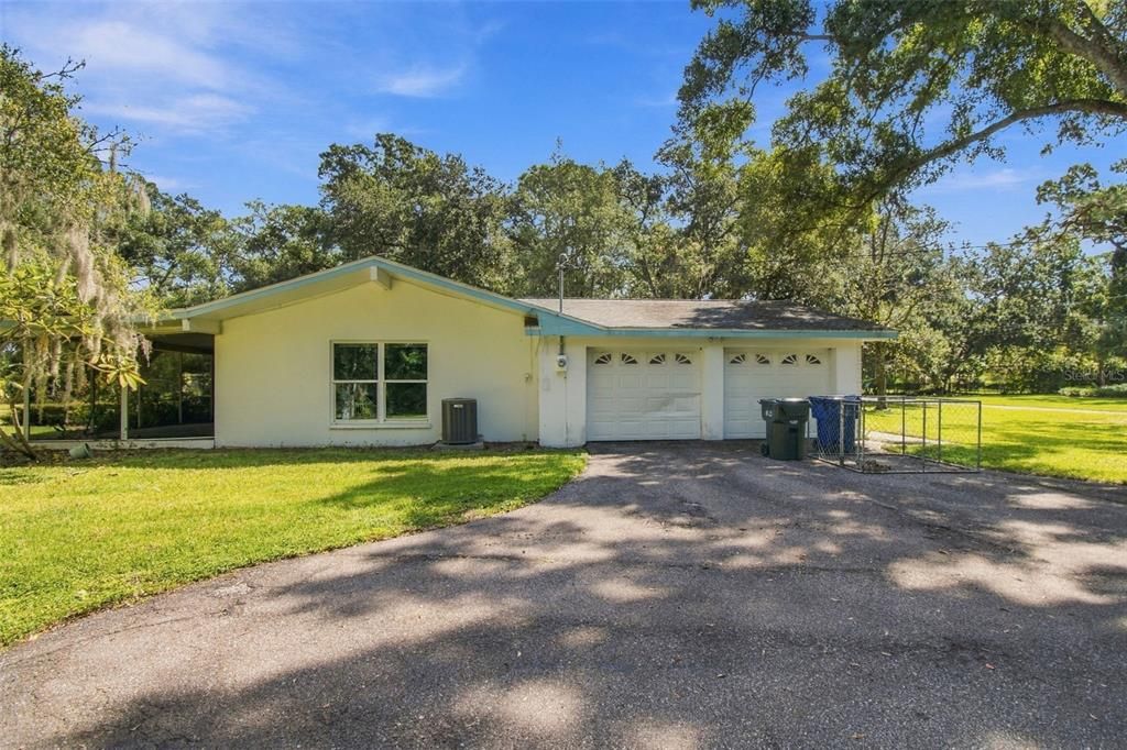 En Venta: $1,081,000 (1.45 acres)